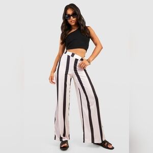 NWT Boohoo Petite Stripe Printed Wide Leg Pants Size 4